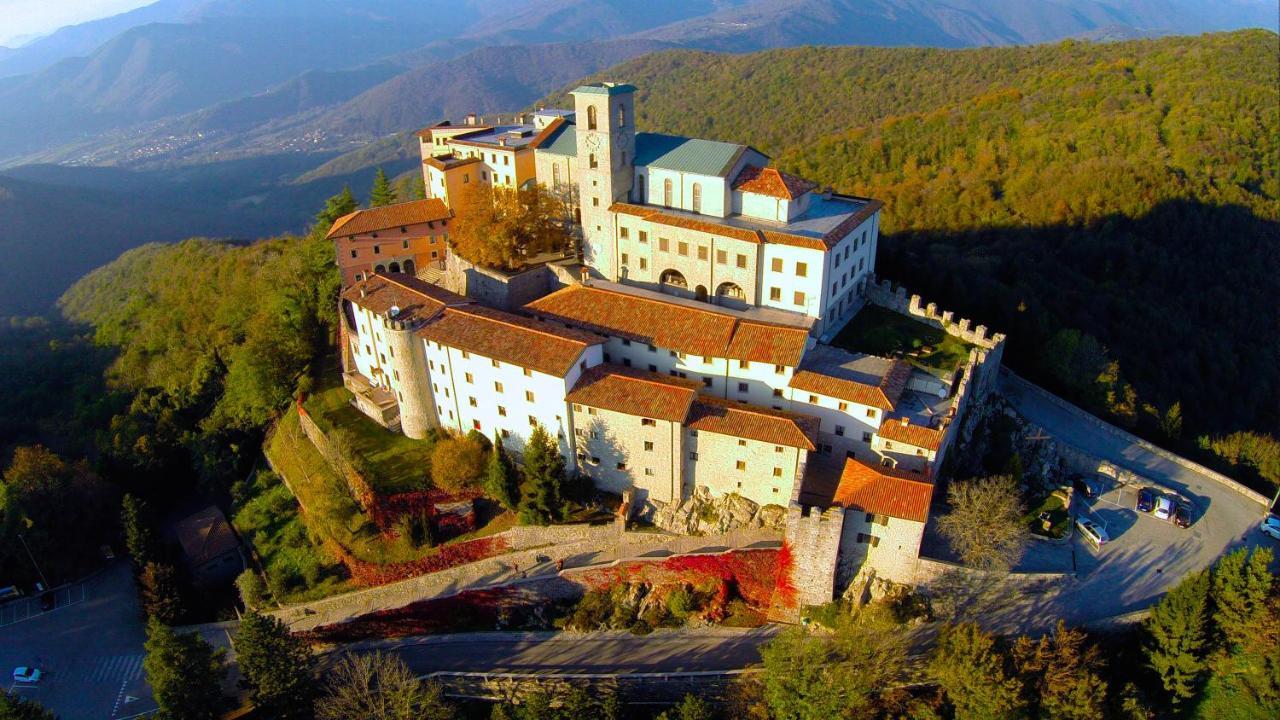 Вилла Casa Vacanze La Stele Castelmonte Экстерьер фото